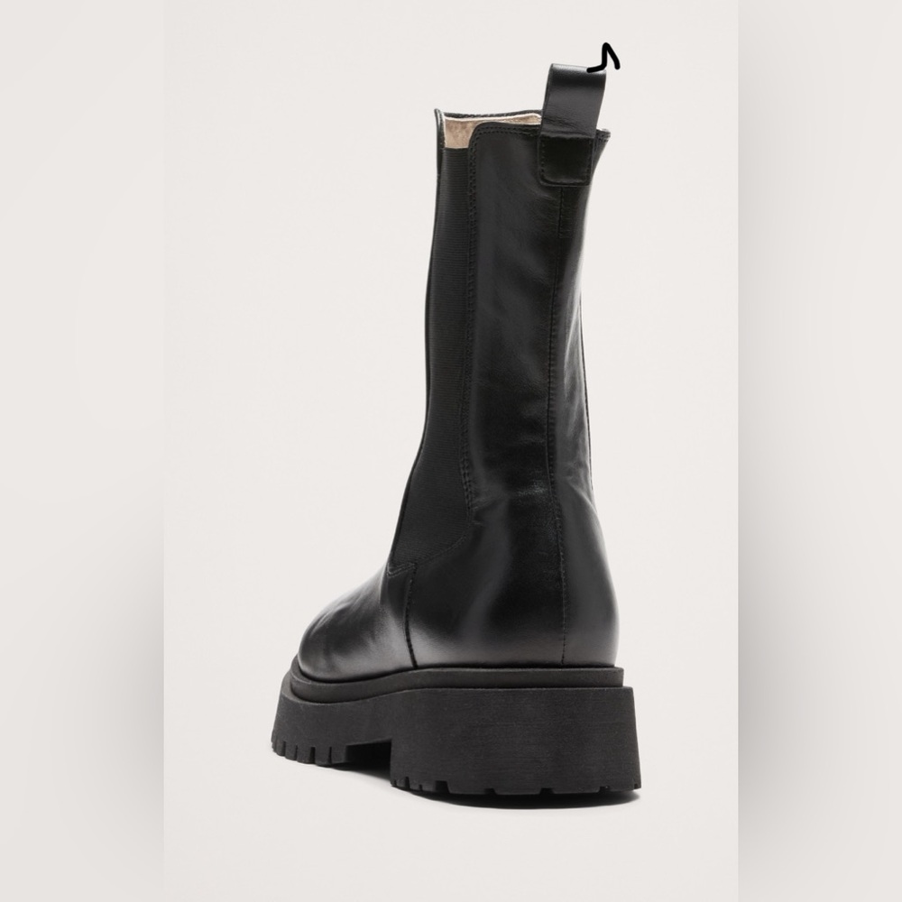 BANANA REPUBLIC ITALIAN LEATHER TALL CHELSEA BOOT - Picture 11 of 15